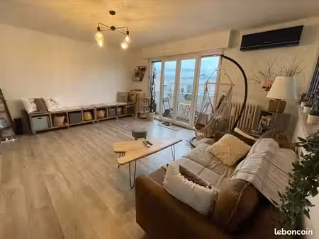 fully furnished flat (t3) in front train station