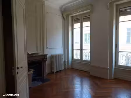 location appartement 2 pièces 55 m² lyon 1er