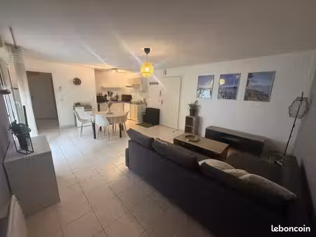 t2 meublé 48 m² à louer – treffléan (56250) – balcon & 2 place parkings