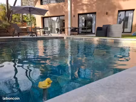 villa mitoyenne avec piscine