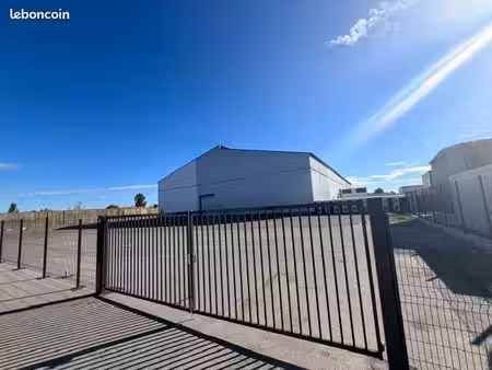bâtiment 1200m² + terrain à bassens zi
