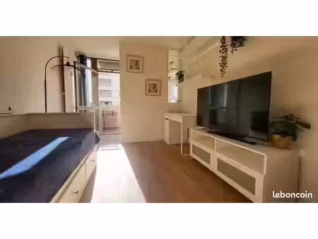 beau studio meublé 20m² avec balcon refait à neuf