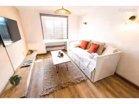 t2 meublé 35 m² à montmin  parking  jardin et sauna