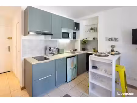 studio coup de cœur rénové & meublé - parking gratuit - idéalement situé