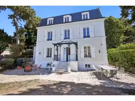 maison de luxe à vendre à la celle-saint-cloud
