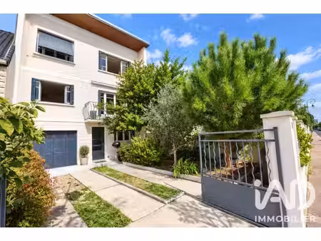 pavillon de luxe à vendre dans le quartier le clos