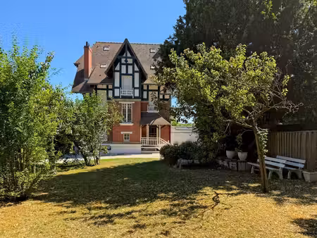 villa de luxe à vendre dans le quartier pasteur