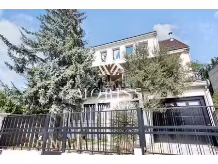 maison de luxe à vendre dans le quartier pepiniere