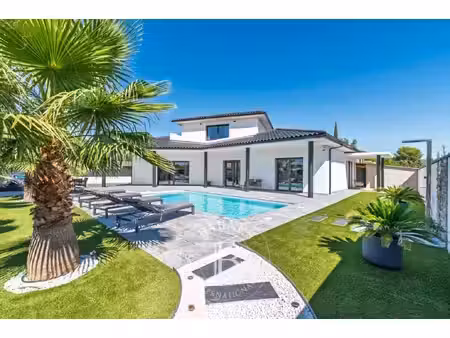 villa de luxe à vendre à la motte