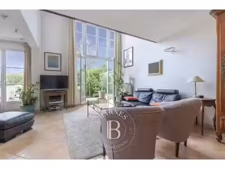 villa de luxe à vendre dans le quartier montretout