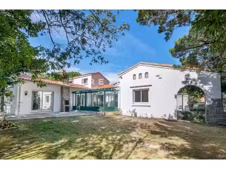 maison de luxe à vendre dans le quartier la baule les pins