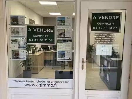mallemort  dans le domaine du golf de pont royal  murs comme