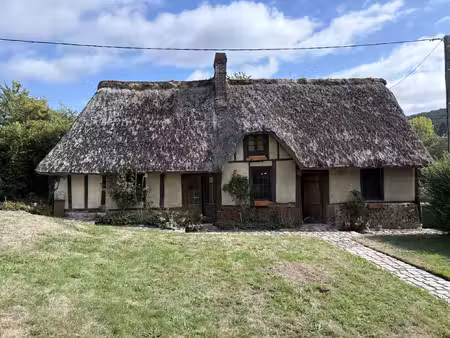 dans la vallée de l'oison  chaumière typiquement normande et