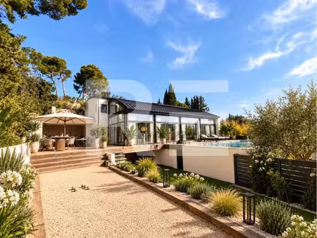 villa d'architecte de 300 m2 à vendre à 10 minutes d arles