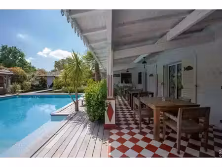 magnifique villa contemporaine au coeur d'un jardin tropical