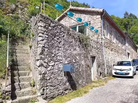 habitation  poss. 2 logements plus 150m2 atelier/garage  source