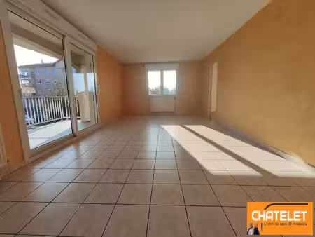 a louer t4 non meublé avec balcon 85.98 m2 sur peronnas avec garage et cave