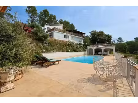charmante villa avec vue dégagée et apartement indépendant