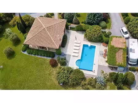 villa avec belle vue  piscine  garage  jardin 2622 m² à aigne