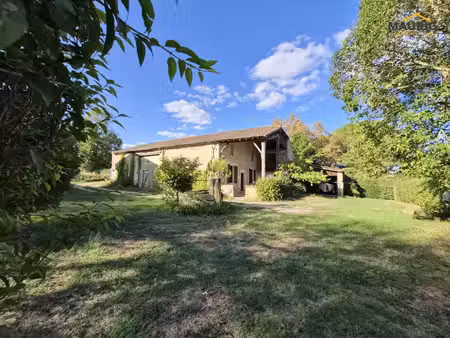 corps de ferme en pierre plus d'un hectare idéal chevaux