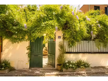 paris 18e - grande carrière - maison avec jardin - bien unique