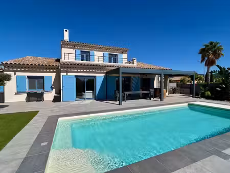 maison de standing au calme avec piscine et beau terrain plat