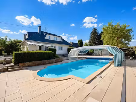 villa de caractère 180 m2 jardin  piscine au calme 11 ares