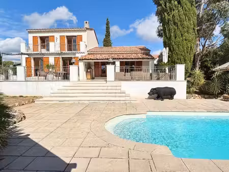 spacieuse villa sur un terrain de 1240m2