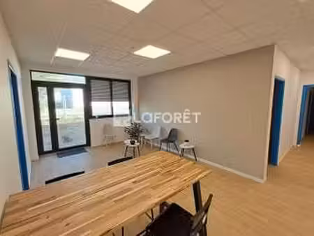 location bureaux et commerces à pont-l'abbé (29120) : à louer / 15m² pont-l'abbé