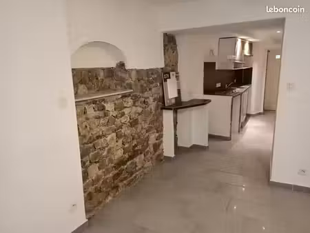 a louer charmant t2 très propre  au calme