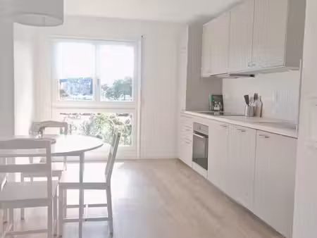 t4 meublé 74 m² – vue roseraie sans vis-à-vis – 2 balcons