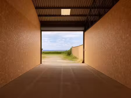 entrepôt / local / box de stockage