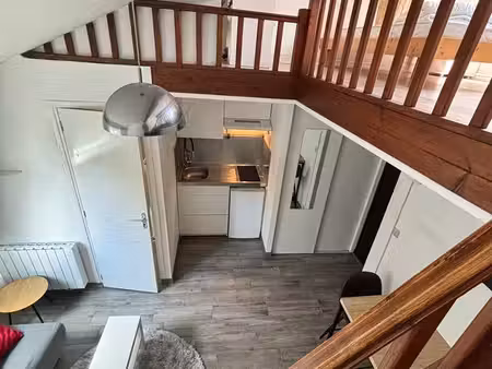 studio meublé avec mezzanine et belle hauteur sous plafond — quartier étudiant  lille