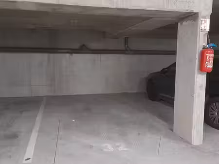 parking/garage saint jacques de la lande