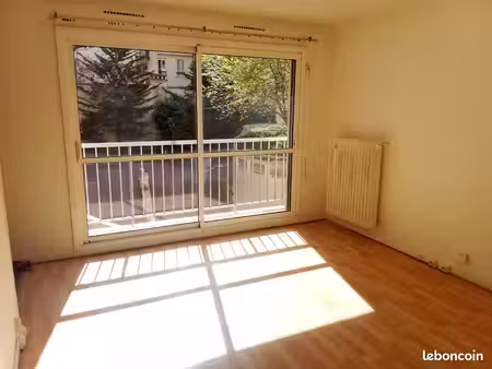 loue studio 30 m2 au 1er étage sur jardin intérieur