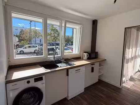 f2 neuf - meublé 46 m² - balcon