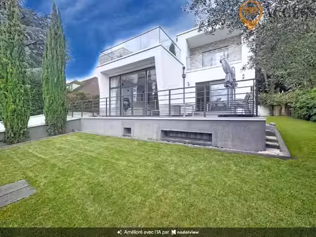 haut de groslay - maison contemporaine dans un cadre excepti