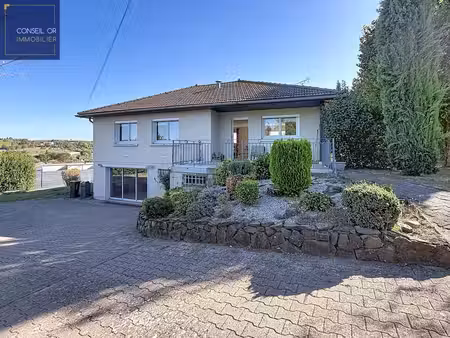 maison t6 de 200 m² sur terrain de 1081 m² avec vue  au calme