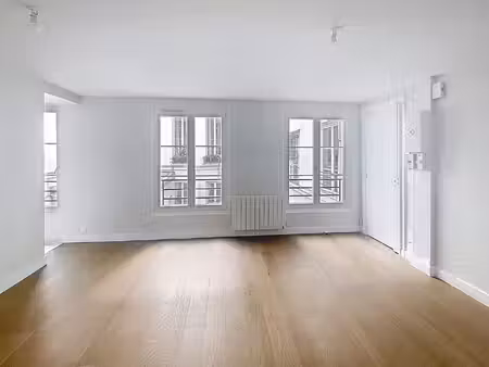 rue de rivoli - paris 1er - 2 pièces