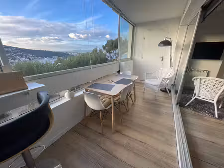 t2 meublé - 44m² - vue mer ** terrasse abritée ** saint mandrier (83430) **