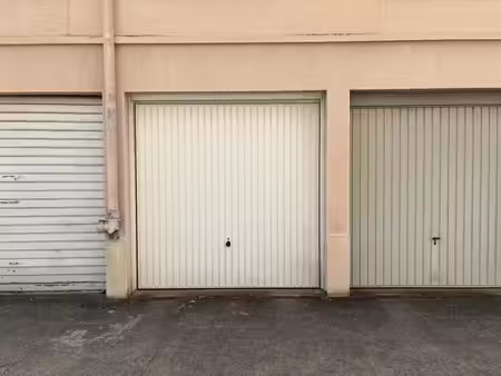garage a louer a roanne - place des promenades