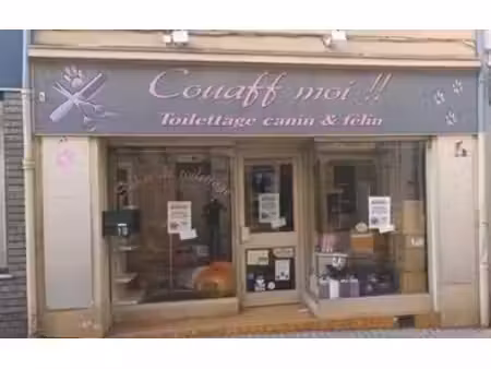 découvrez ce local commercial d'une surface de 42.35 m² bénéficiant d'un emplace