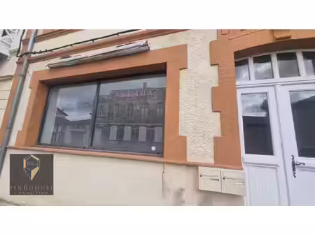 local commercial 52 m2 avec cour - centre ville