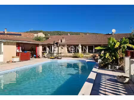 maison de plain pied / piscine /garage / jardin japonais.