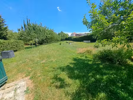 terrain constructible de 648 m² à lentiol ? centre du village