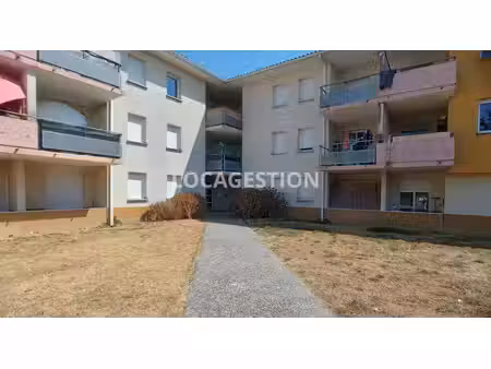 t3 lumineux de 63 m² environ avec terrasse et 2 parkings