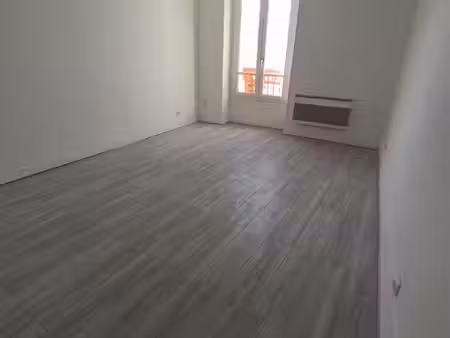tres beau studio renove proche quartier tribunal de pontoise