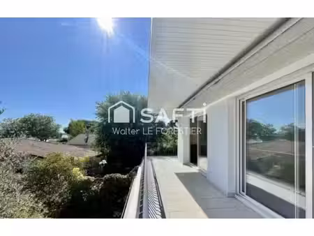 grande maison spacieuse sur beau terrain - secteur très recherché