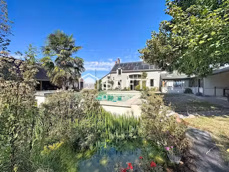 superbe longère de 205m² habitables environ avec piscine et jardin soigné