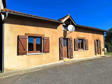 à vendre – maison ancienne de 76 m² avec 2 chambres  sous-sol et cour à vergoignan